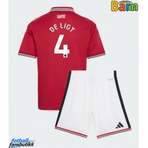 Manchester United Matthijs de Ligt #4 Hjemmedraktsett Barn 2026-27 Kortermet (+ Korte bukser)